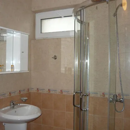 Anaxemander Holiday Village סוזופול