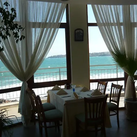 Anaxemander Holiday Village וילה